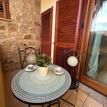 Dolfa House Апартаменты